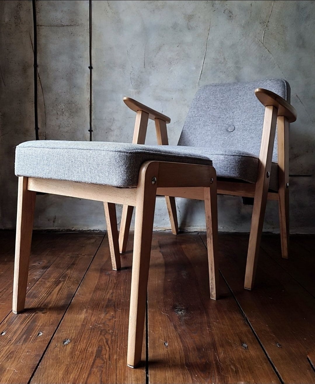 Fotel Chierowski 366 z podnóżkiem PRL Design Vintage polish armchair with footrest mid century