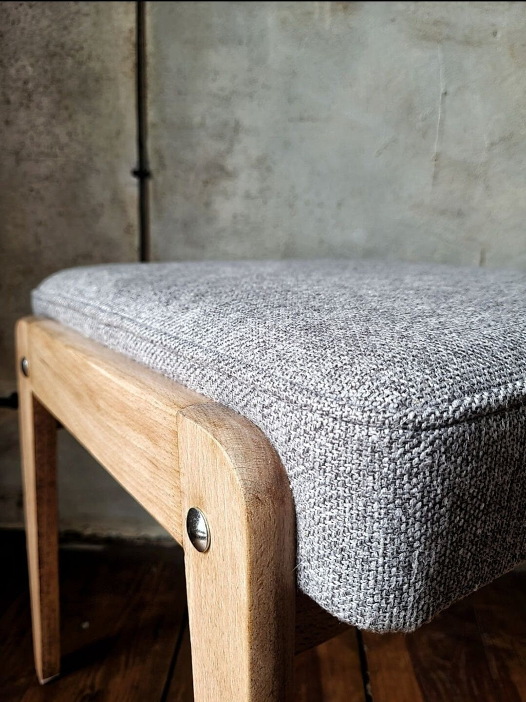 Fotel Chierowski 366 z podnóżkiem PRL Design Vintage polish armchair with footrest mid century