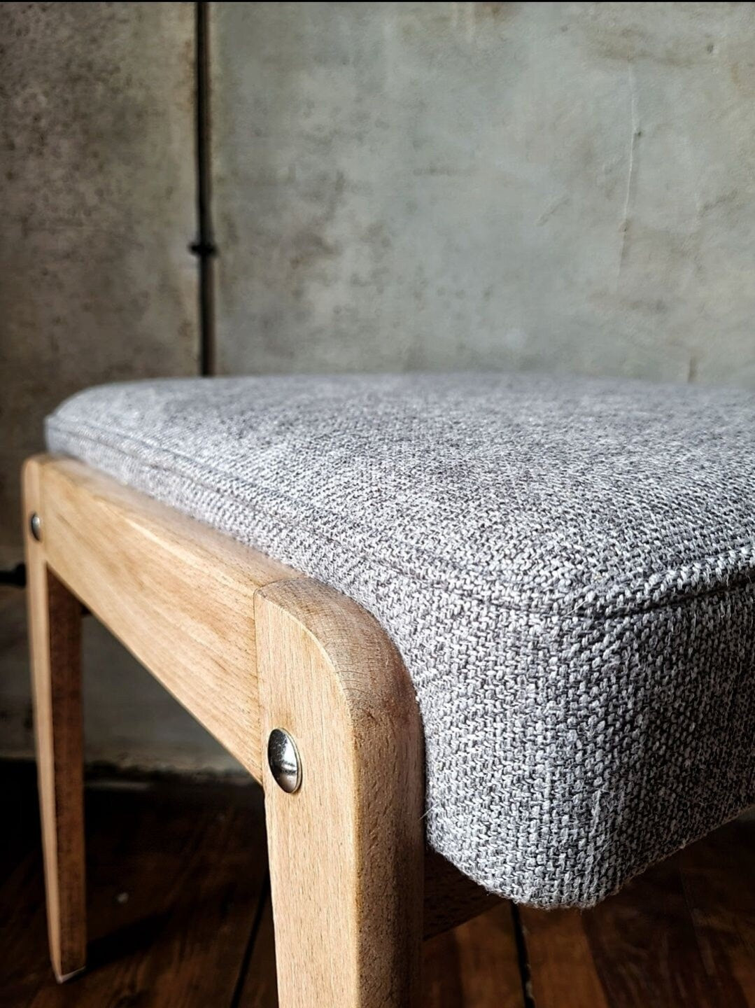 Fotel Chierowski 366 z podnóżkiem PRL Design Vintage polish armchair with footrest mid century