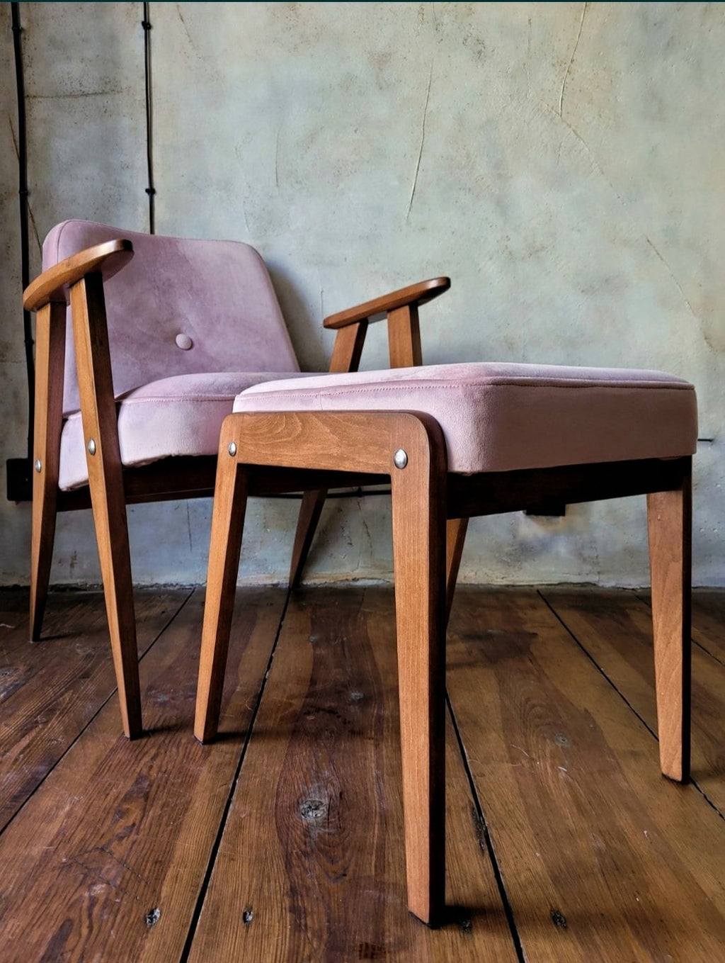 Fotel Chierowski 366 z podnóżkiem PRL Design Vintage polish armchair with footrest mid century
