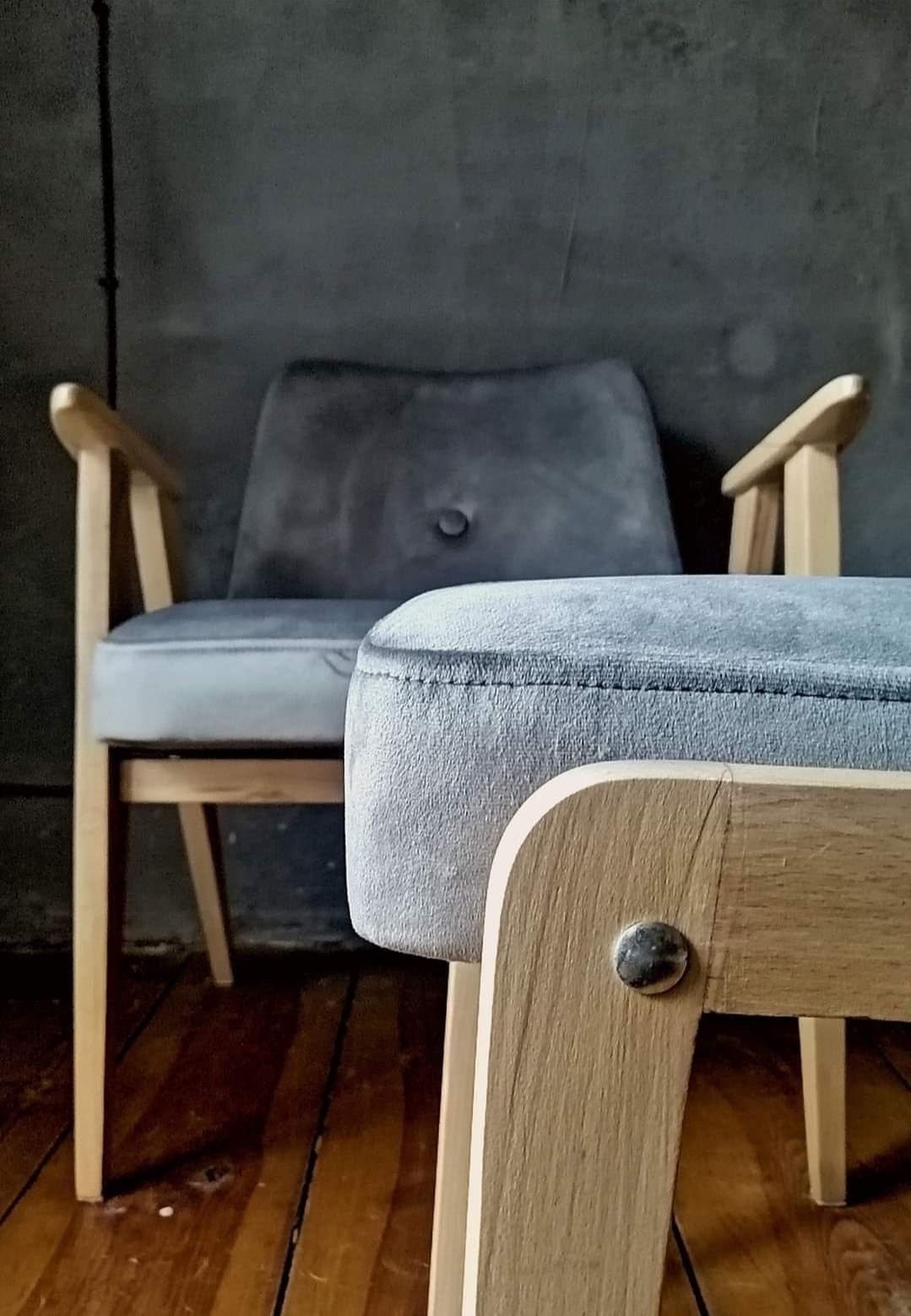 Fotel Chierowski 366 z podnóżkiem PRL Design Vintage polish armchair with footrest mid century
