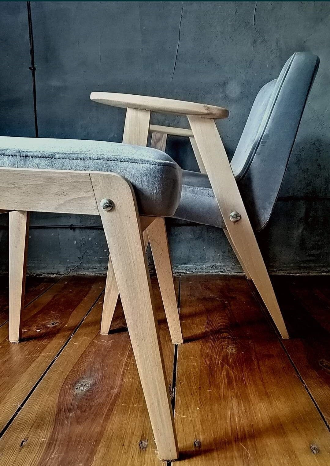 Fotel Chierowski 366 z podnóżkiem PRL Design Vintage polish armchair with footrest mid century