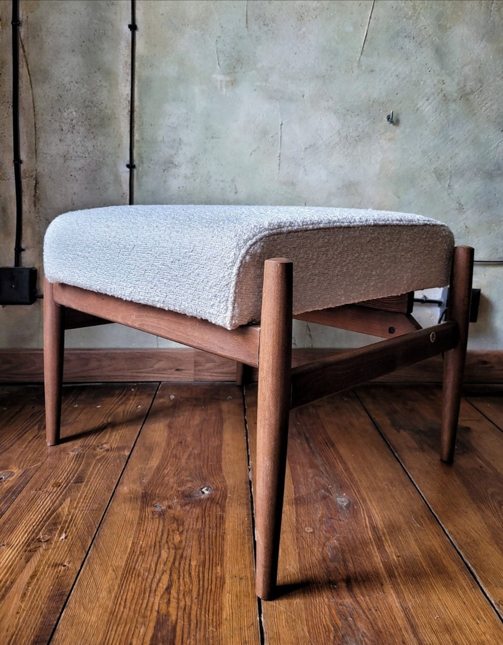 Fotel Lisek 300-190 PRL Design Vintage polish armchair with footrest mid century