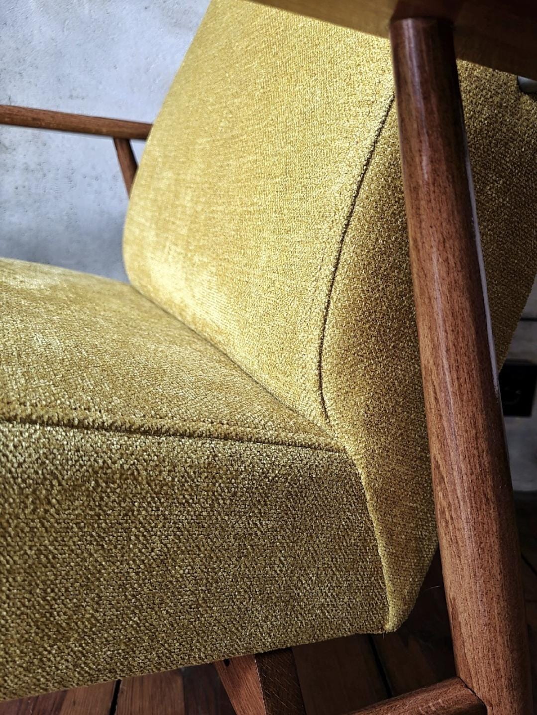 Fotel Lisek 300-190 PRL Design Vintage polish armchair mid century