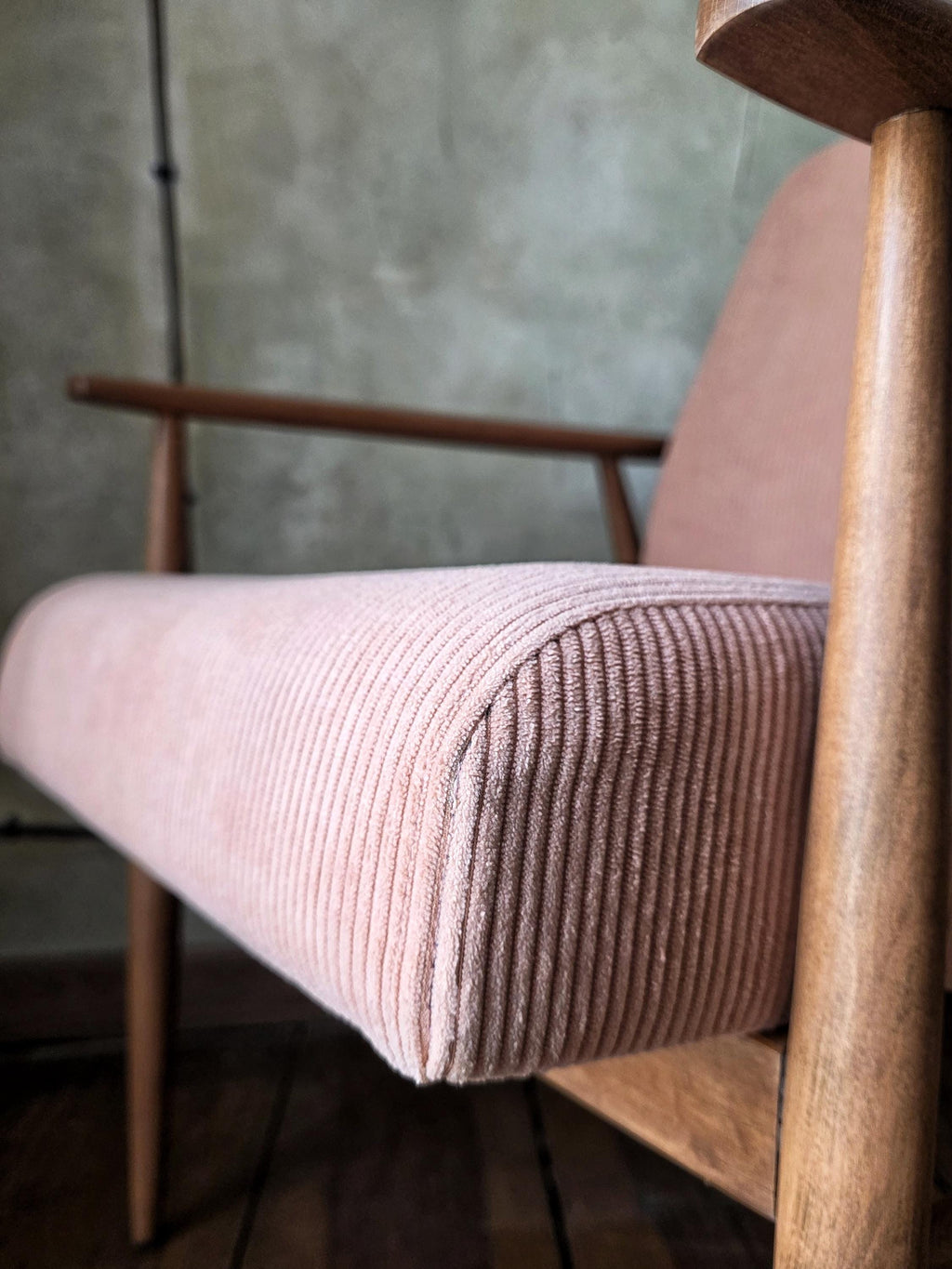 Fotel Lisek 300-190 PRL Design Vintage polish armchair mid century