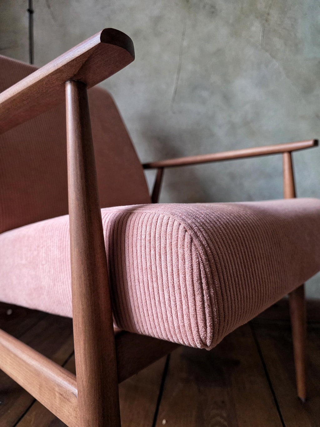 Fotel Lisek 300-190 PRL Design Vintage polish armchair mid century