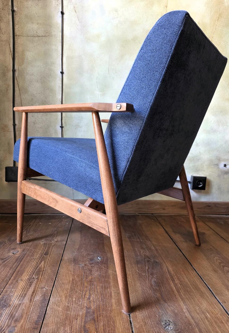 Fotel Lisek 300-190 PRL Design Vintage polish armchair with footrest mid century