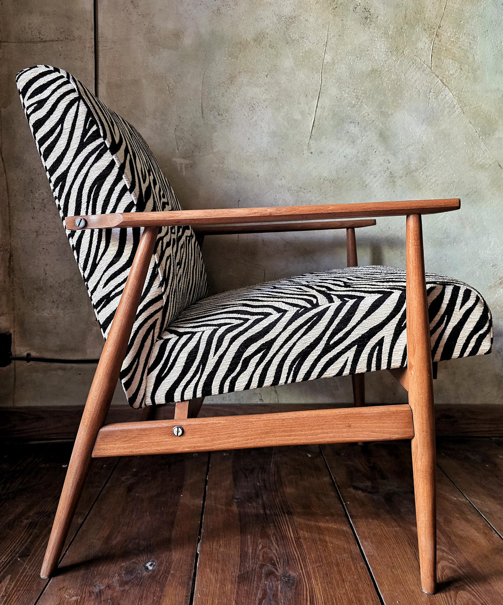 Fotel Lisek 300-190 PRL Design Vintage polish armchair mid century Zebra