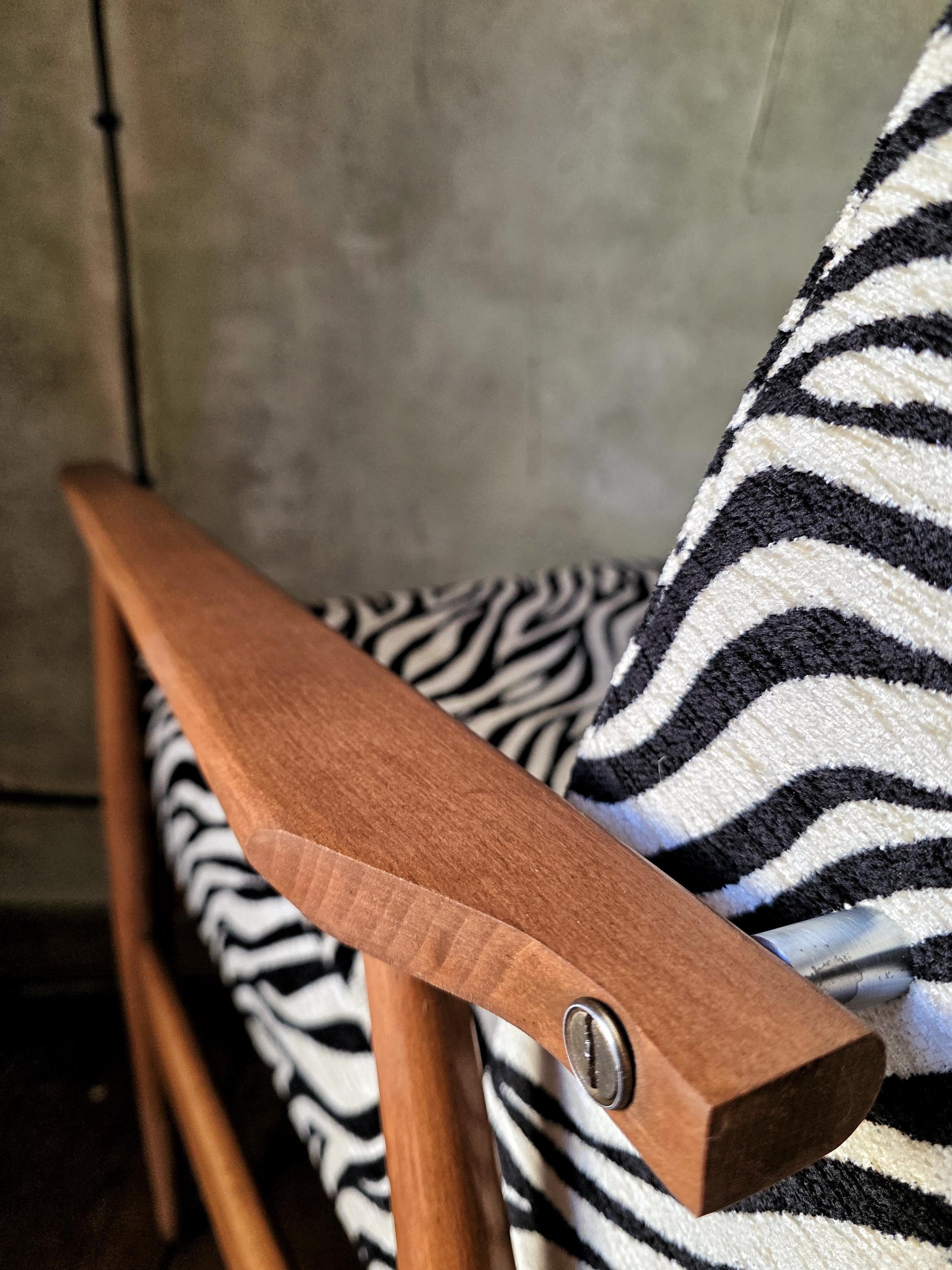 Fotel Lisek 300-190 PRL Design Vintage polish armchair mid century Zebra