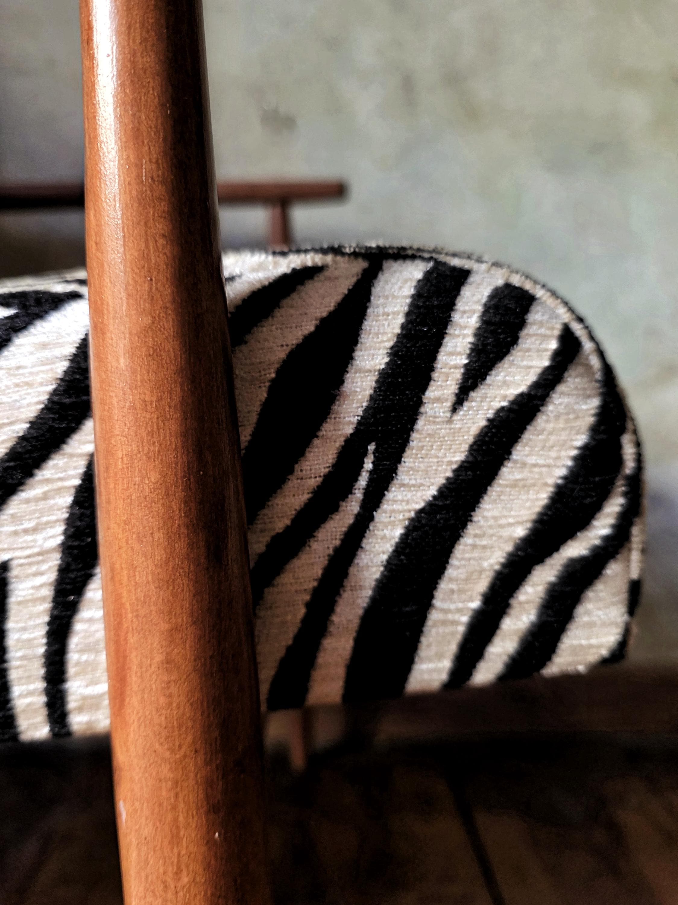 Fotel Lisek 300-190 PRL Design Vintage polish armchair mid century Zebra