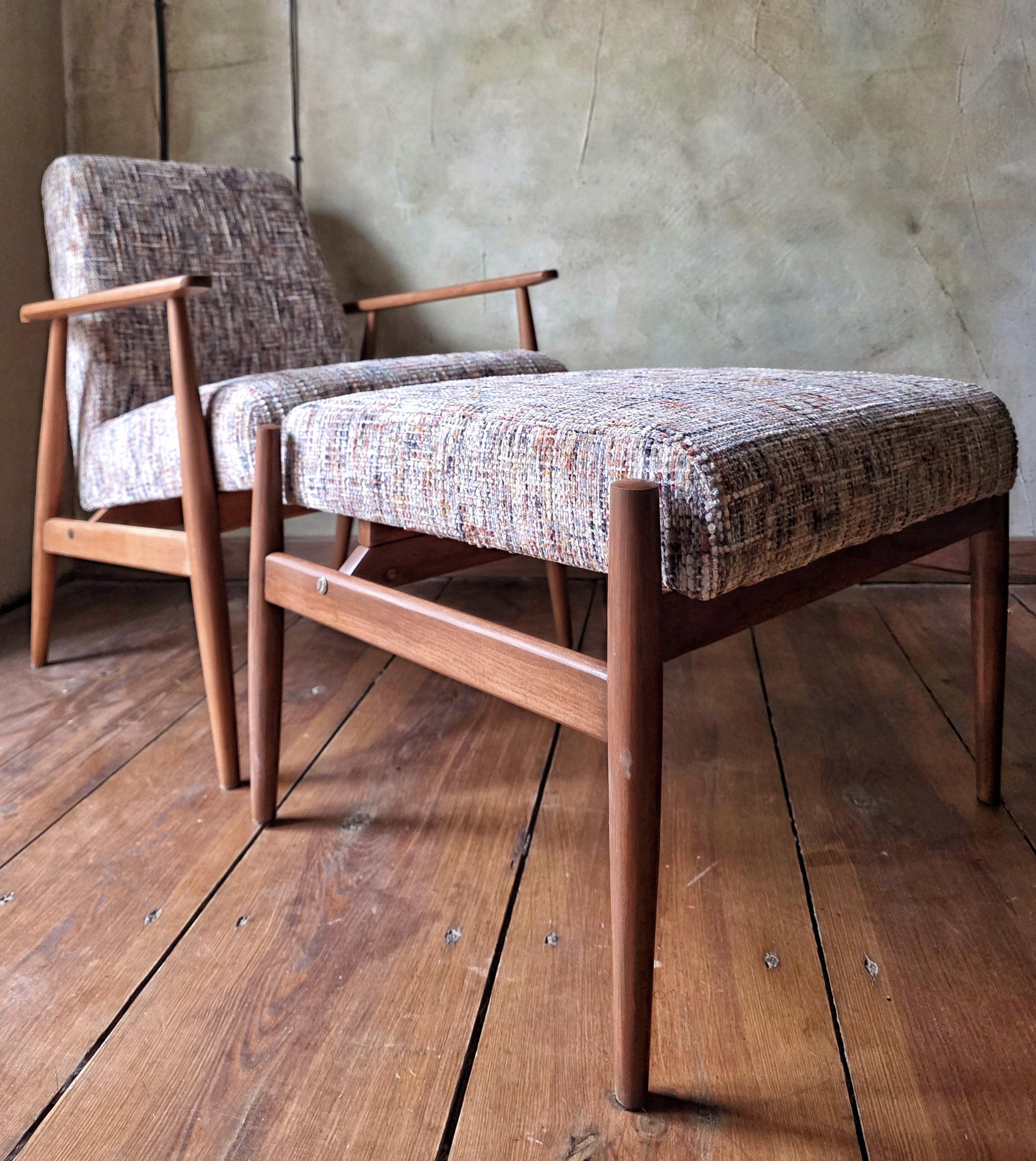 Fotel Lisek 300-190 PRL Design Vintage polish armchair with footrest mid century