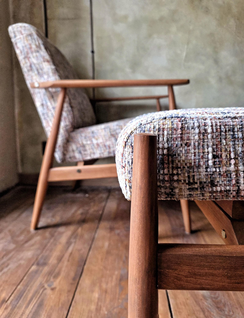 Fotel Lisek 300-190 PRL Design Vintage polish armchair with footrest mid century