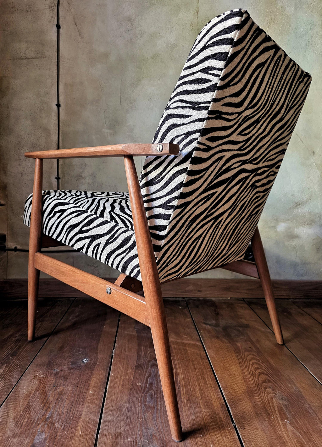 Fotel Lisek 300-190 PRL Design Vintage polish armchair mid century Zebra