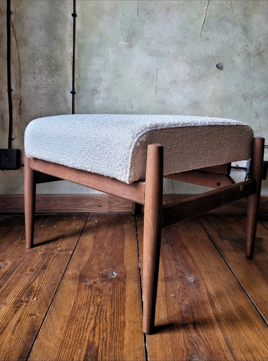Fotel Lisek 300-190 PRL Design Vintage polish armchair with footrest mid century