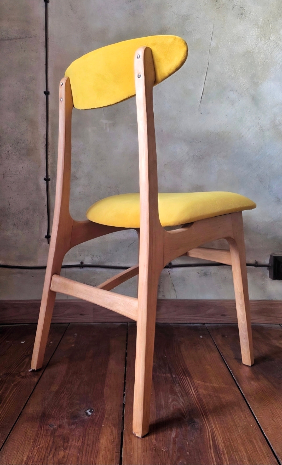Krzesło Hałas 200-190 – polski design PRL, vintage