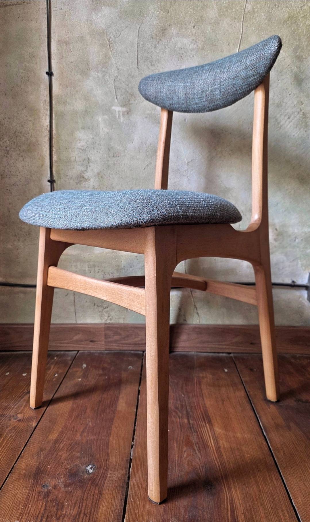 Krzesło Hałas 200-190 – polski design PRL, vintage