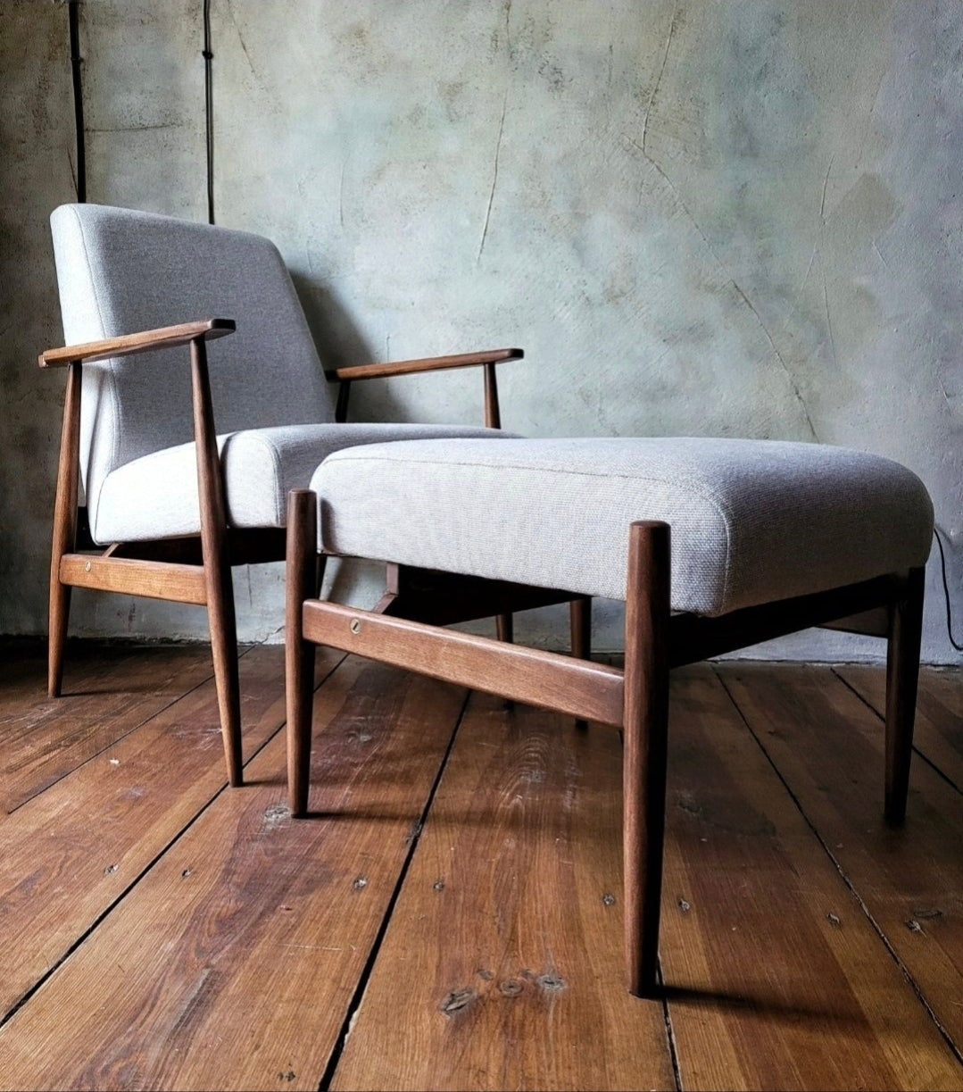 Fotel Lisek 300-190 PRL Design Vintage polish armchair with footrest mid century